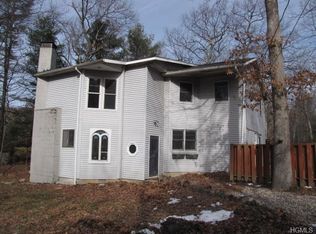 48 Treetops Trl, Bloomingburg, NY 12721