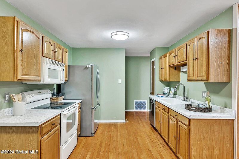 5th image of 109 Tallow Wood Drive