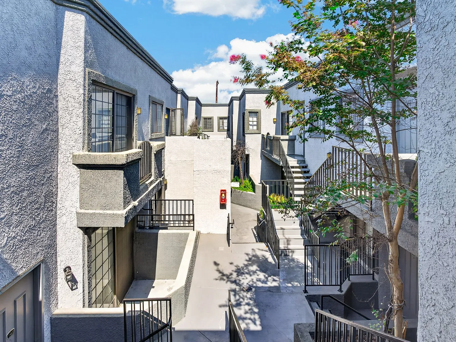 520 N. Hollywood Way — Photo 1