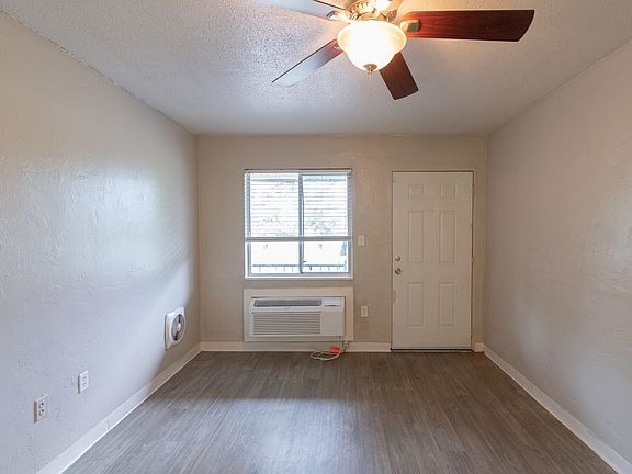 4th image of 2765 W Tharpe St #206