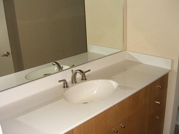 Full bath (2nd bathroom)