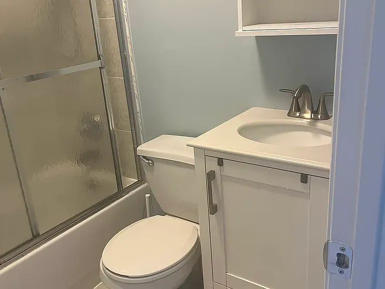 190 Wellington Ct #1 — Photo 4