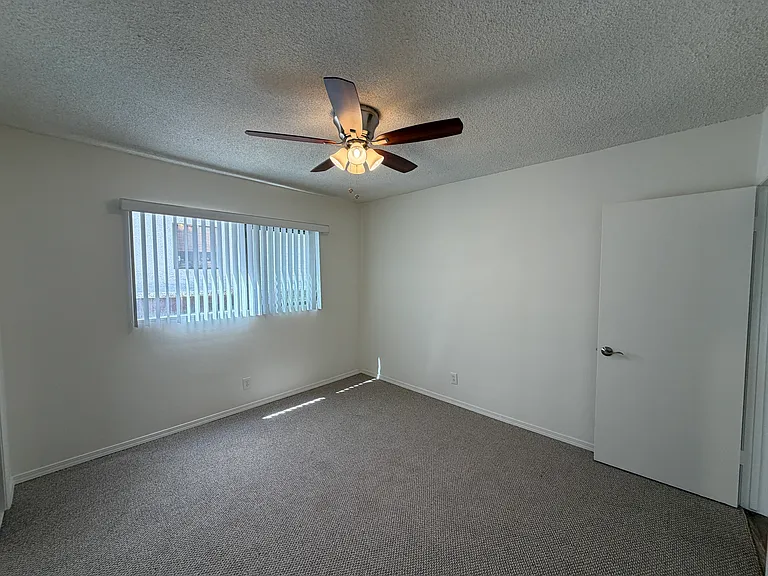 1942 Pelham Ave #2 — Photo 15