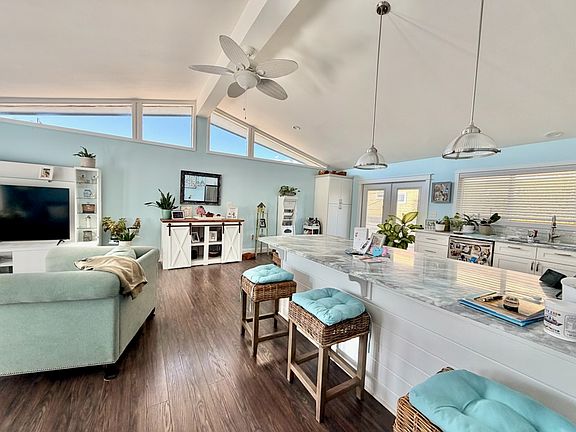 3rd image of 603 Pelican Dr