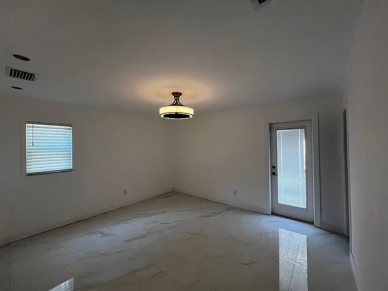 4831 W San Miguel St — Photo 8