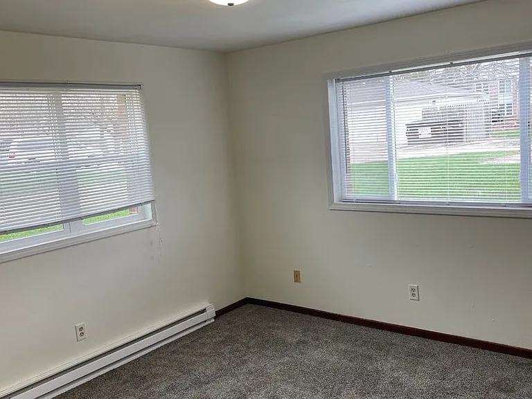Immaculate Updated 2 Bedroom with 1 Bath — Photo 20
