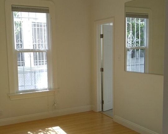 3rd image of 1147 S Mariposa Ave