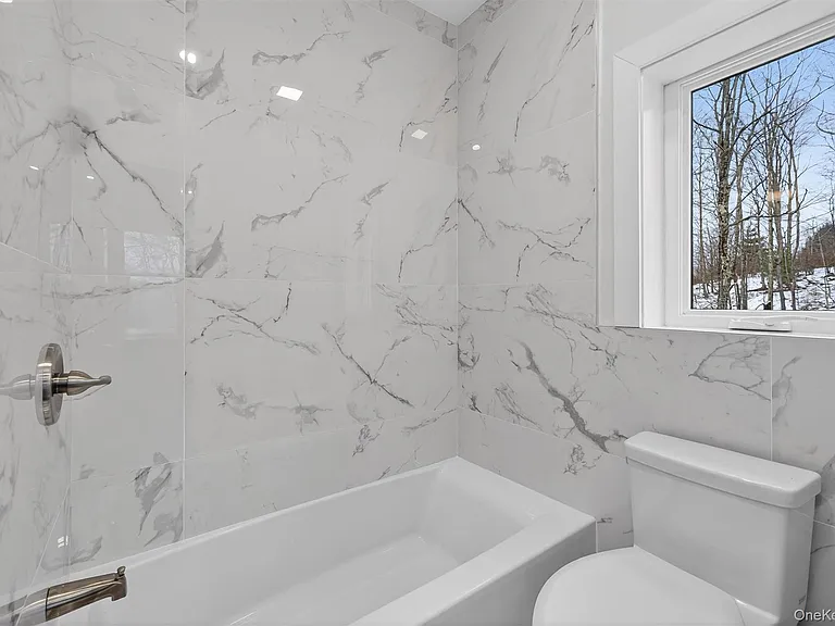 303 Main St #3R — Photo 5