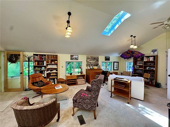 3rd image of 333 Colebrook Dr
