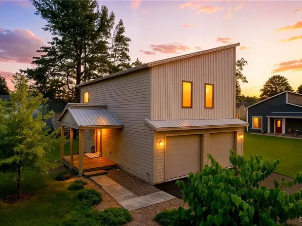 140 Xavier Cir, Syracuse, NY 13210