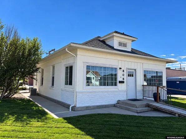 808 Robertson Ave, Worland, WY 82401