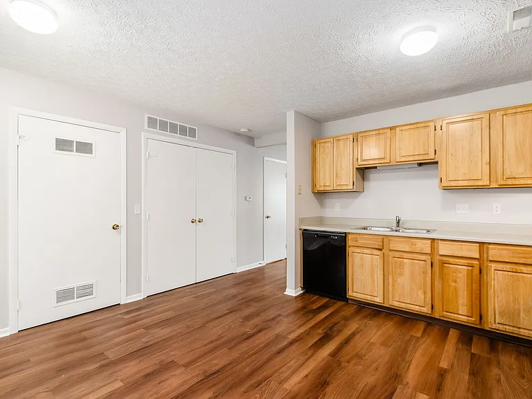 1531 Whispering Willow Ln — Photo 12