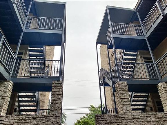 2nd image of 711 W 21st St #201