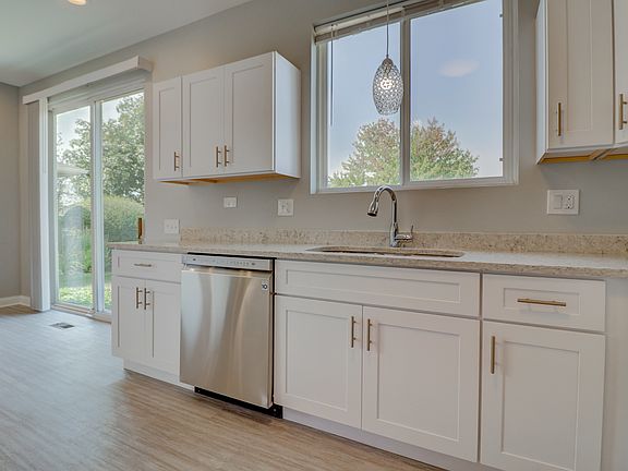 4th image of 12954 Illinois Dr