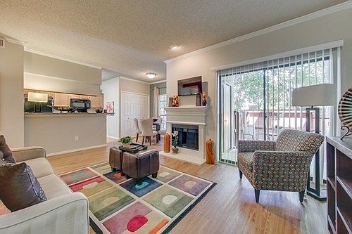 2nd image of 1319 Cavalier Dr