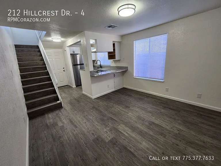 212 Hillcrest Dr #4 — Photo 2