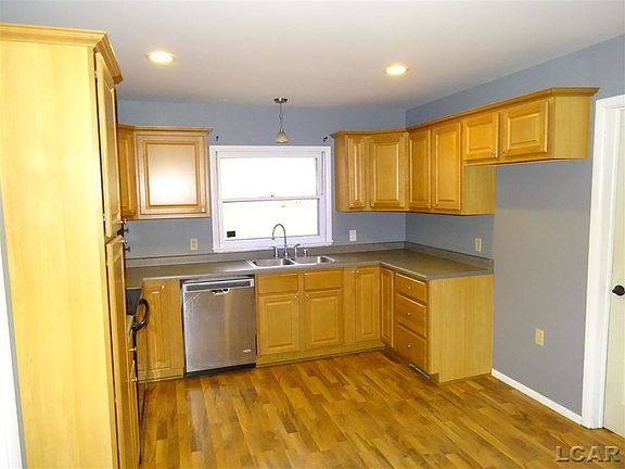 4th image of 137 Jermaine St