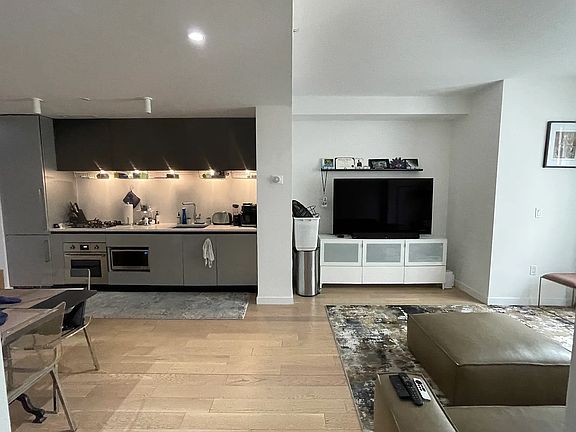 5th image of 540 W 49th St #Cy4s