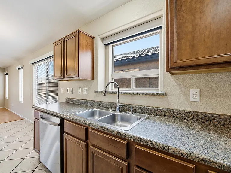 8205 S 45th Ln — Photo 23