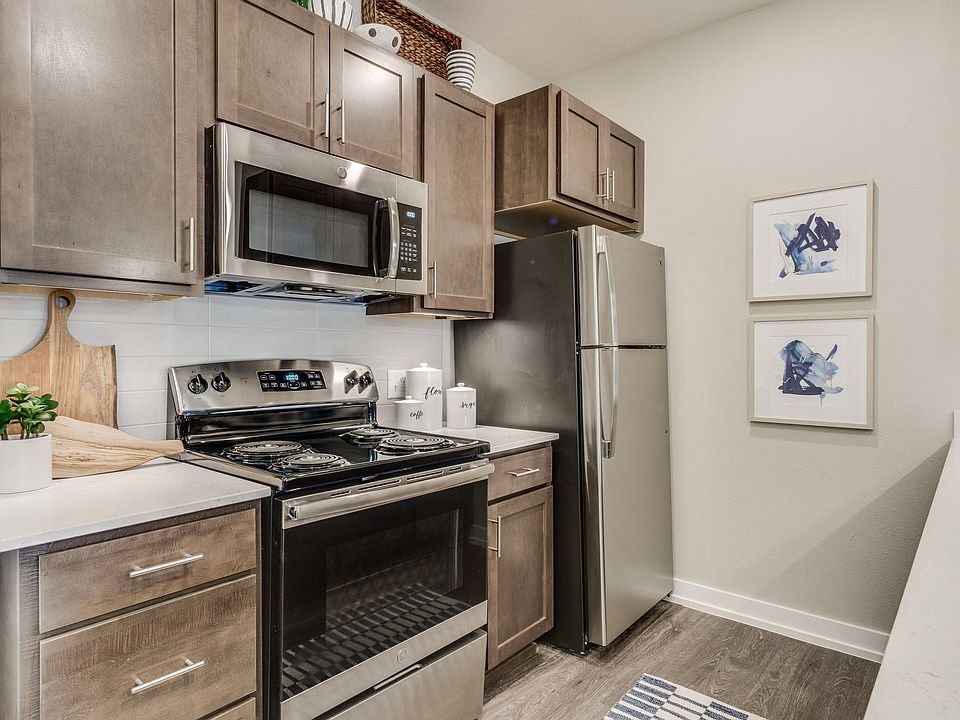 Stainless Steel Appliances (Cedar Model)