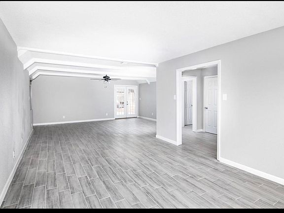 4th image of 3215 Blossom Dr