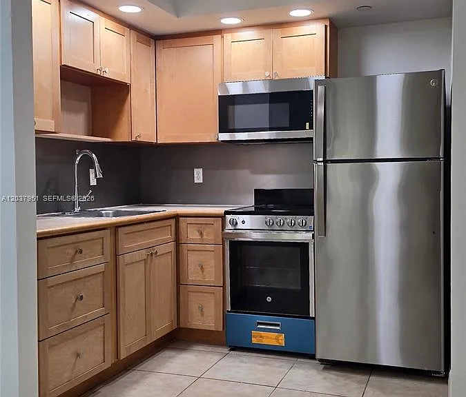2630 SW 28th St #14 — Photo 2