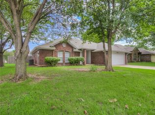 2209 Summer Hollow Ln, Edmond, OK 73013