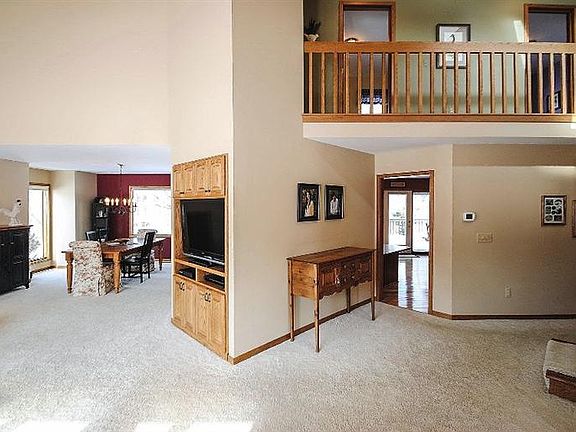 4th image of 10252 Normonie Ct