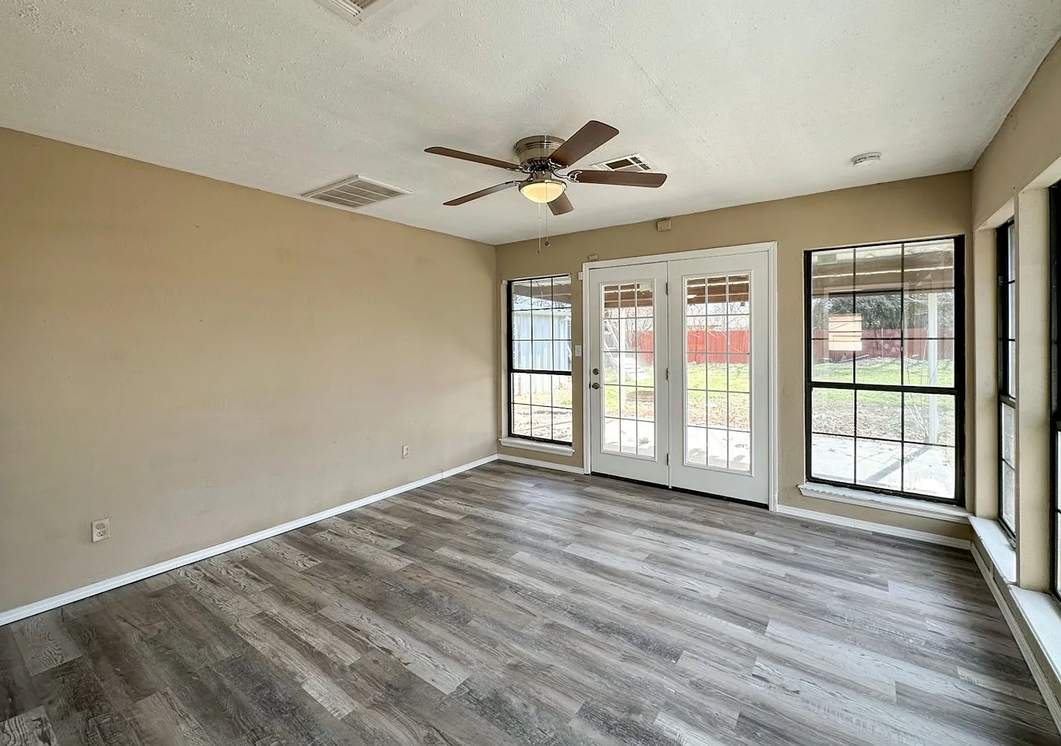 3 Bed 2 Bath in the Heart of Moore! — Photo 2