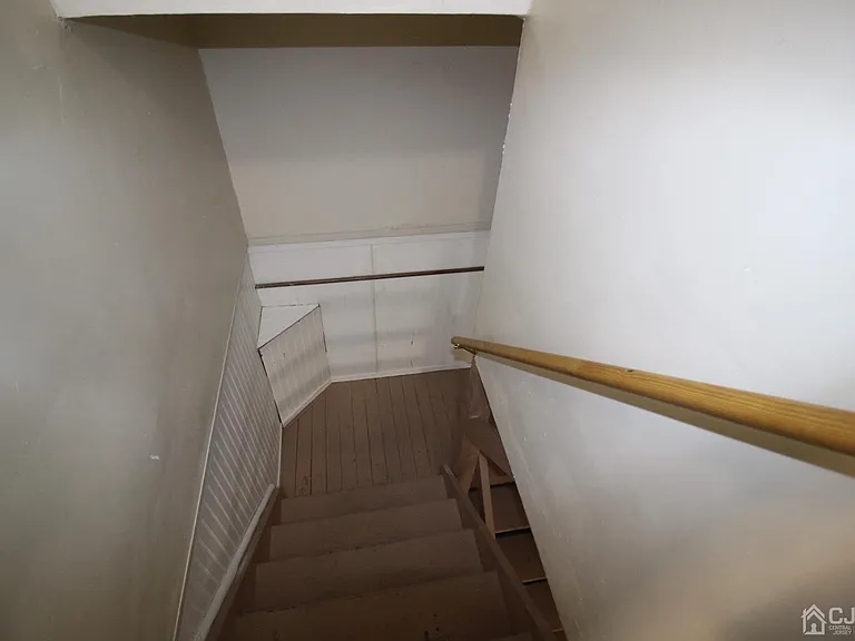 2497 Saint Georges Ave — Photo 9