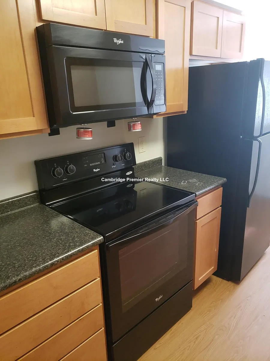Building Photo - 46 Pilgrim St #202