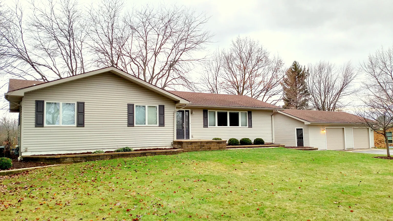 8270 Warner Rd photo 1