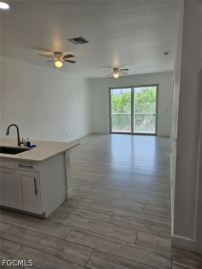 3 bed, 2.0 bath, 1170 sqft, $1,595 — Photo 4
