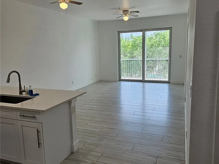 4425 SW Santa Barbara Pl — Photo 4