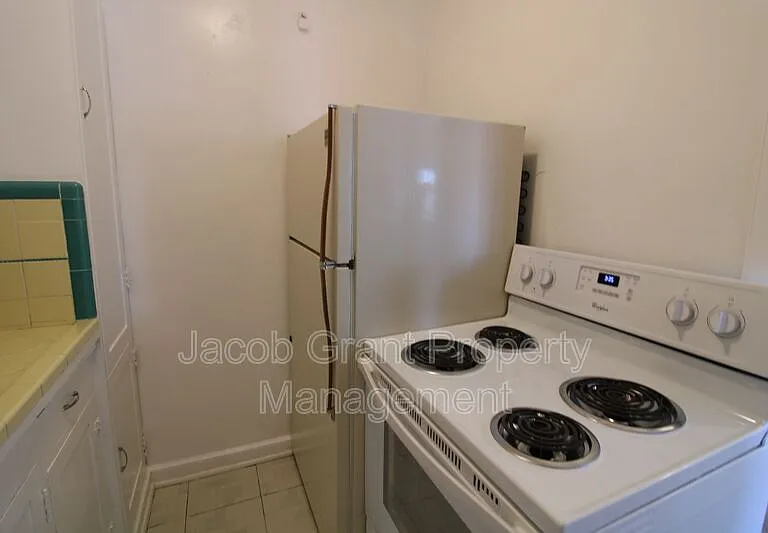 676 Memorial Dr #106 — Photo 4