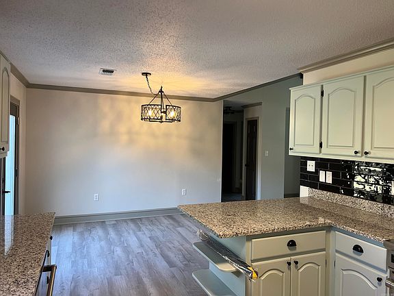 5th image of 114 Deerfield Dr