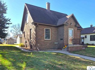 721 Maple St SW, Sleepy Eye, MN 56085