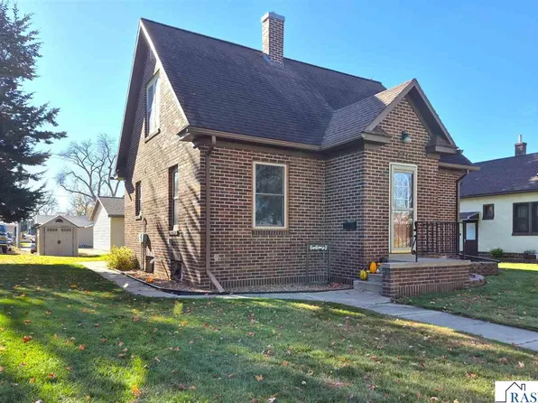 721 Maple St SW, Sleepy Eye, MN 56085