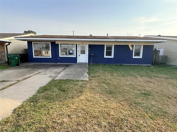 11 Cedar Ln, Gretna, LA 70053