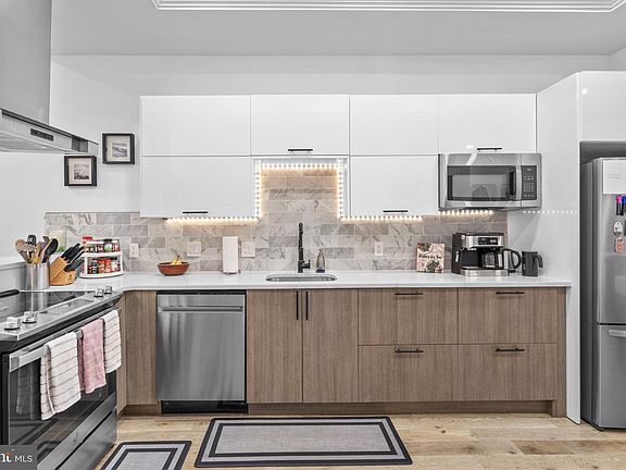 2nd image of 2808 W Master St #2