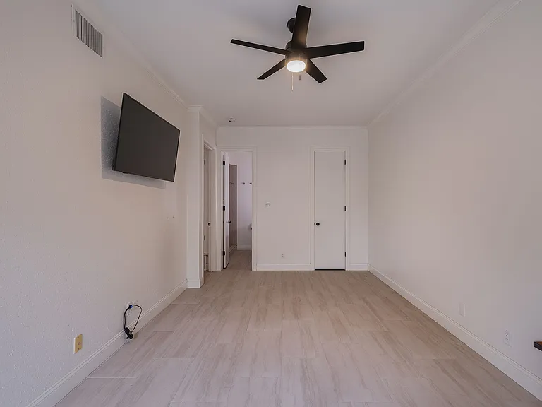 7711 Broadway St #3B — Photo 6