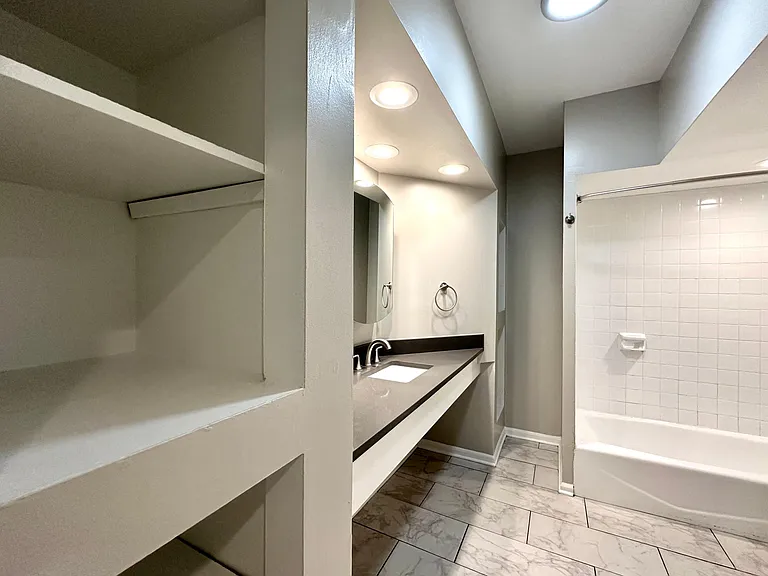 2801 W Logan Blvd #2R — Photo 18