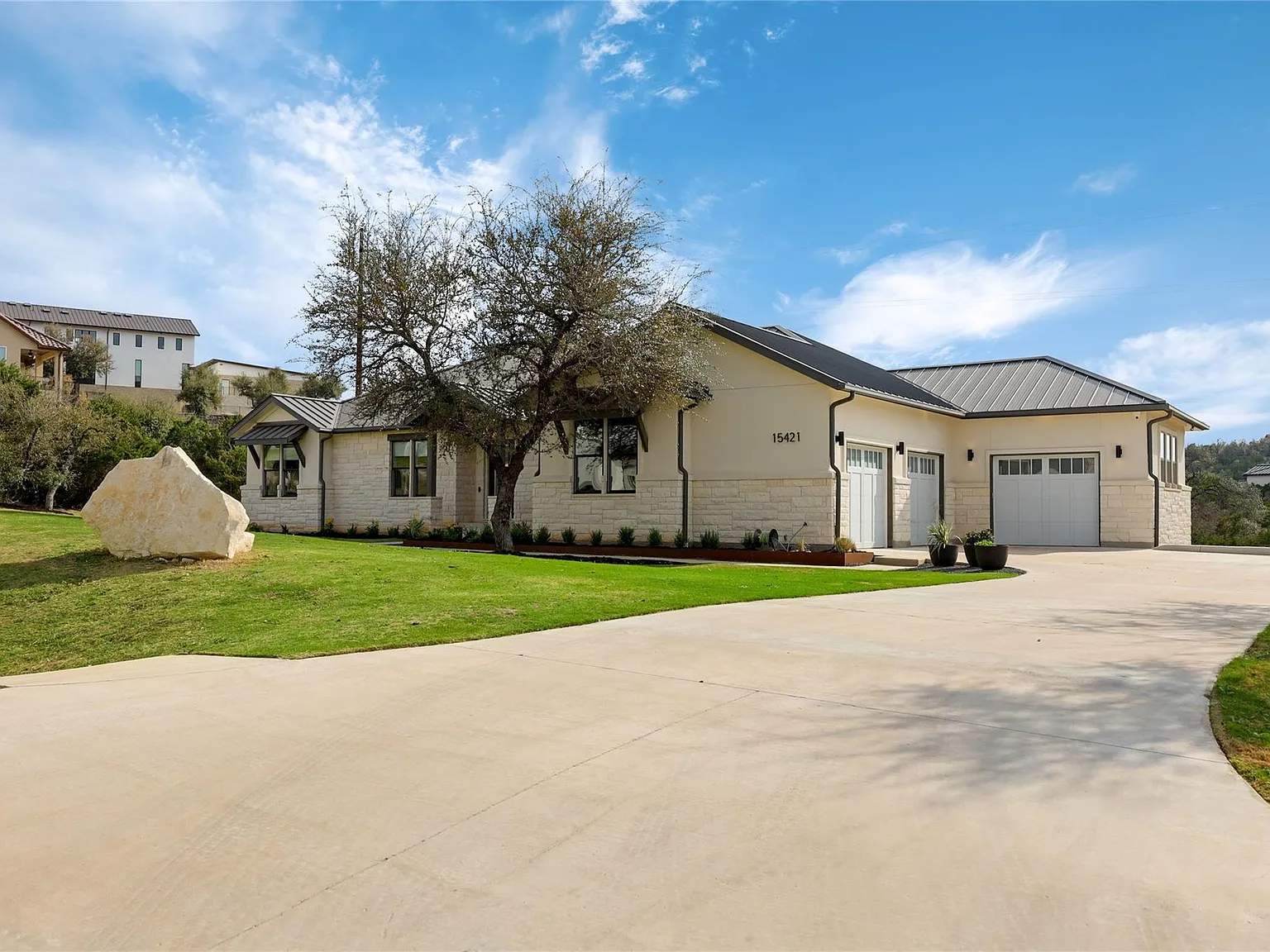 5 bed, 4.5 bath, 5841 sqft, $8,500 — Photo 3