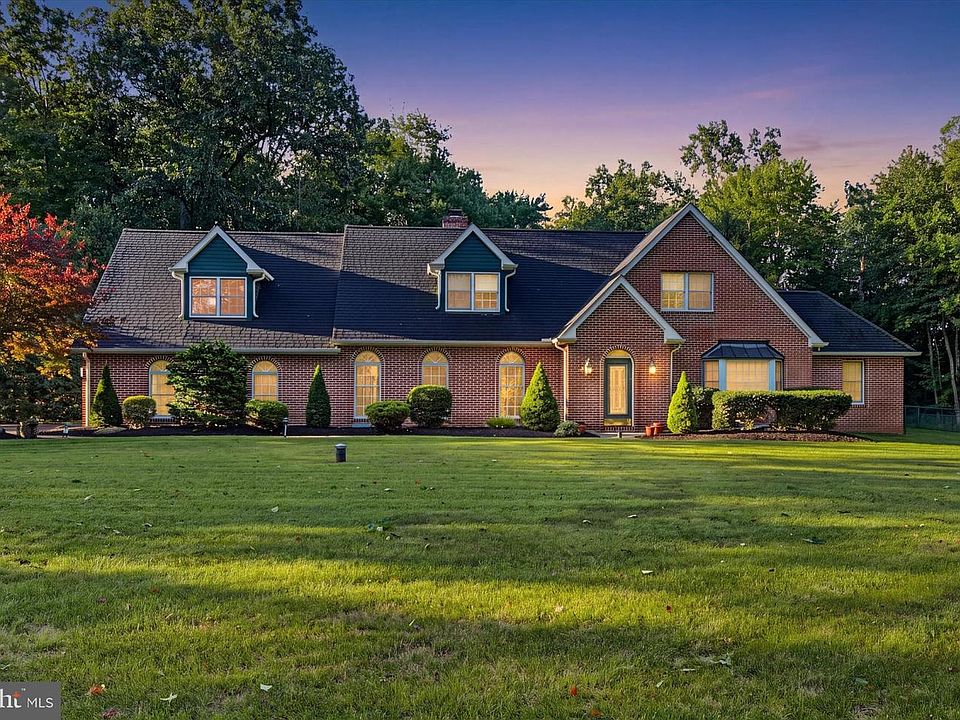 1st image of 8 Timber Brook Dr