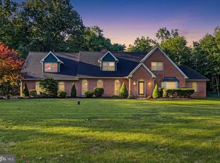 8 Timber Brook Dr, Quakertown, PA 18951