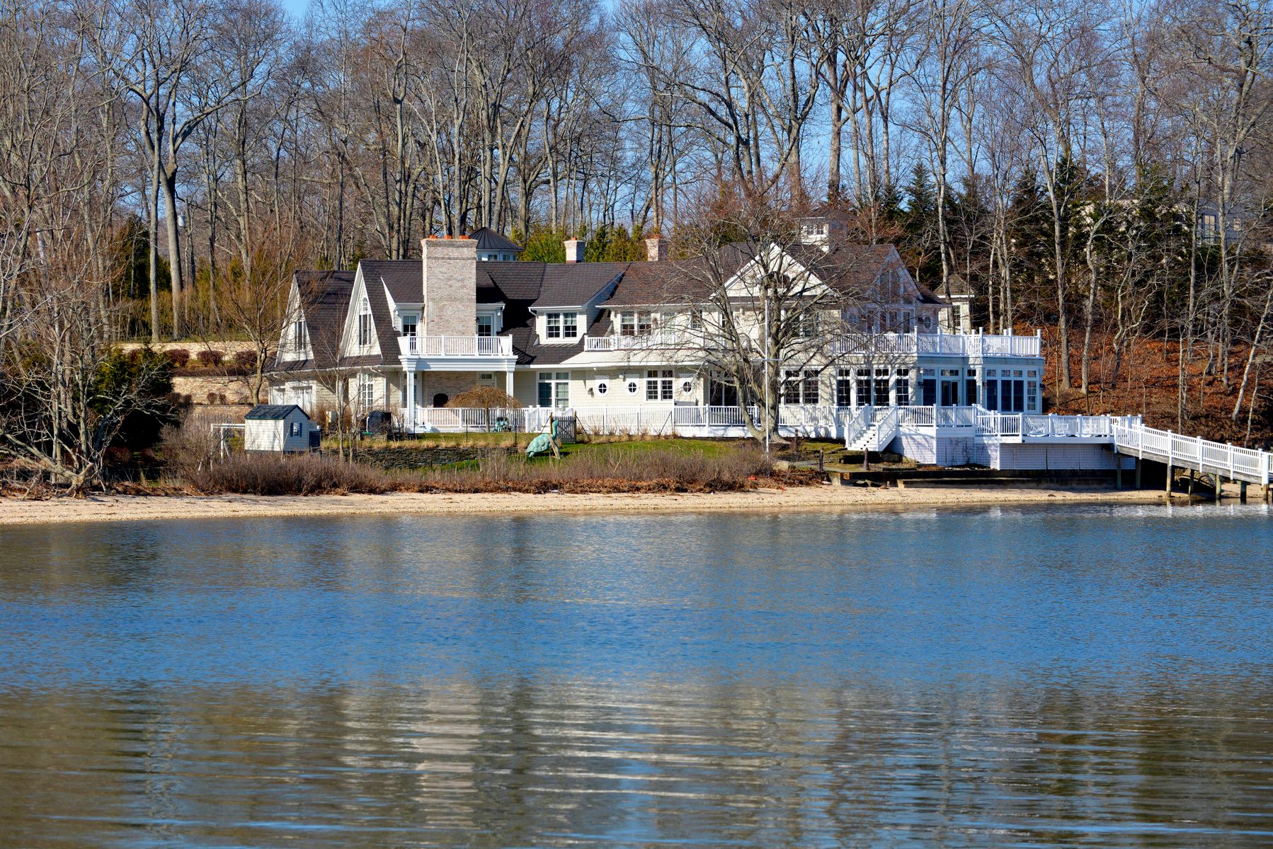 29 Winthrop Rd, Shelter Island, NY 11964 Out East