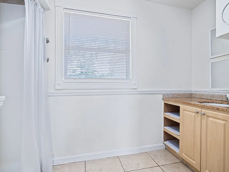 3005 W Kathleen St — Photo 17