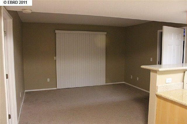 2nd image of 1205 Lakeview Cir #1205