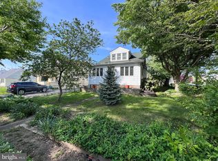 1633 Rhawn St, Philadelphia, PA 19111