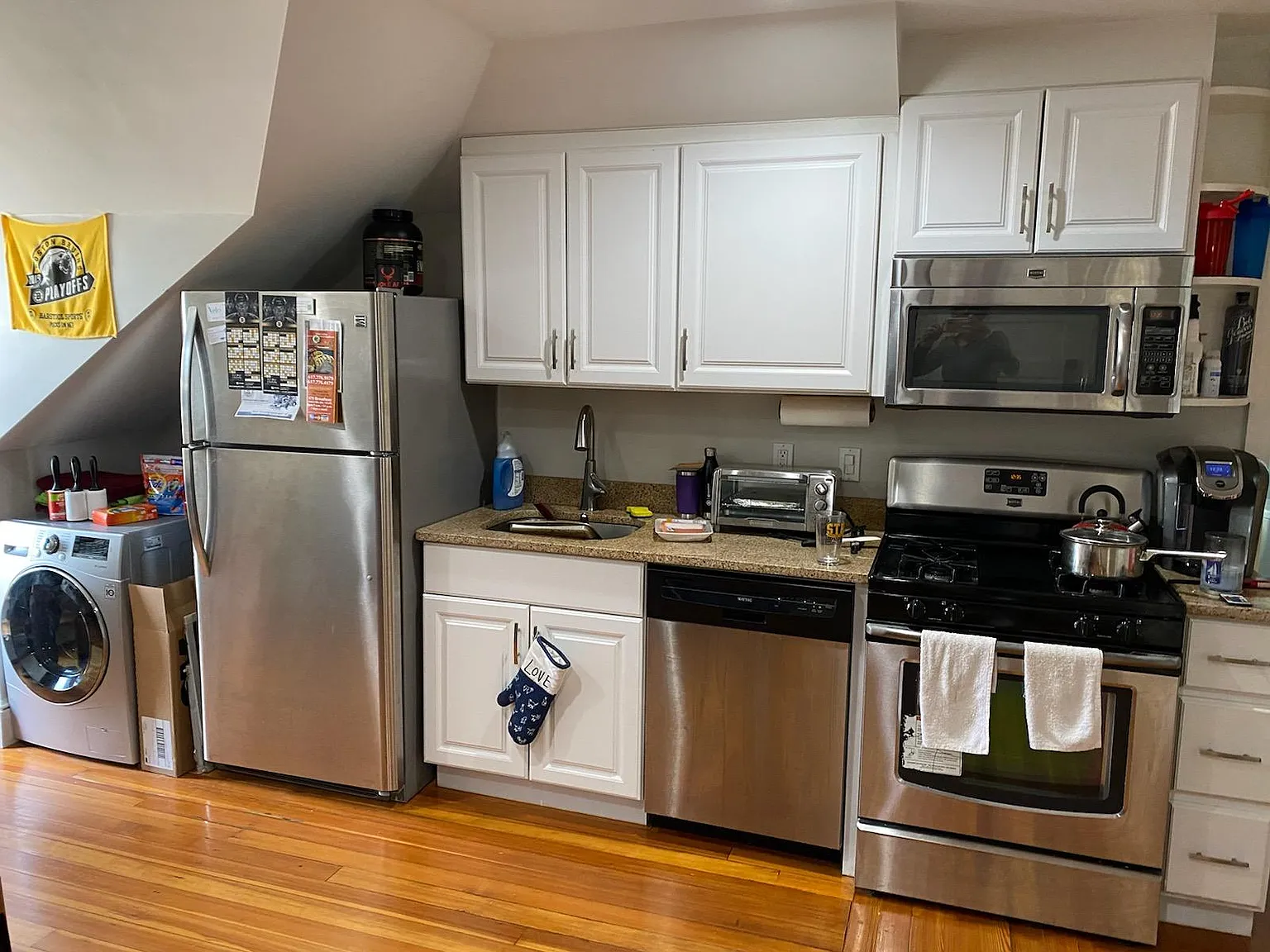 2 bed, 700 sqft, $2,499 — Photo 1